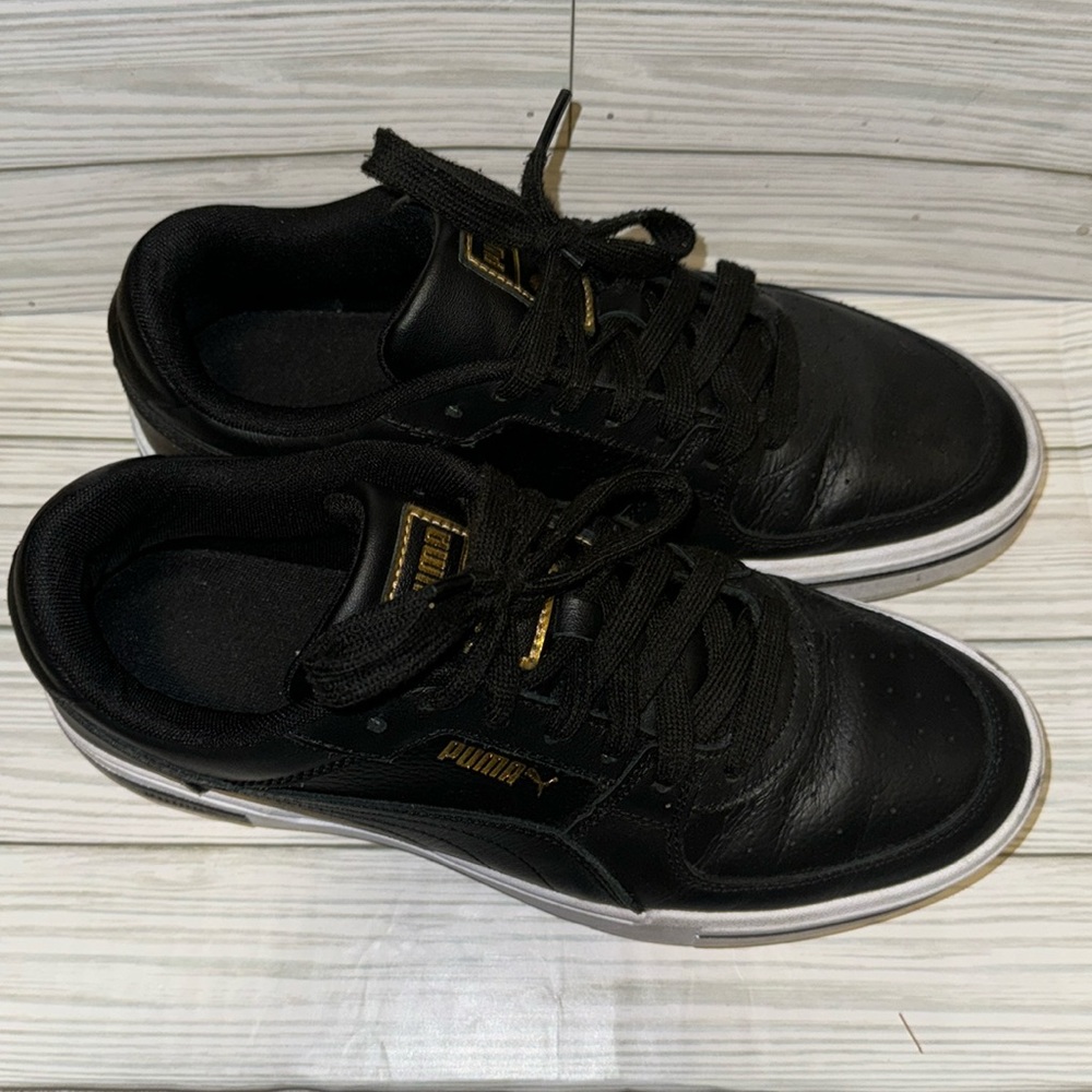 Gently used puma walking shoe